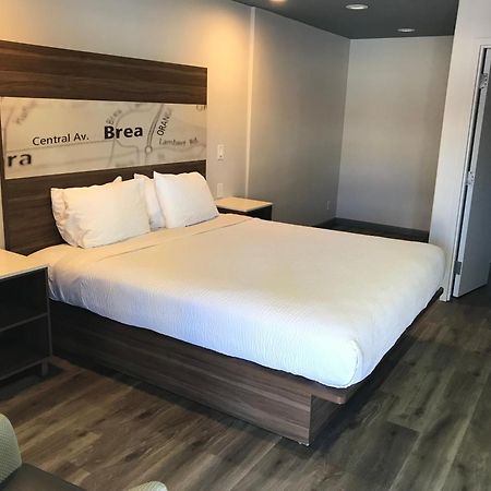 Hyland Inn Брея Экстерьер фото
