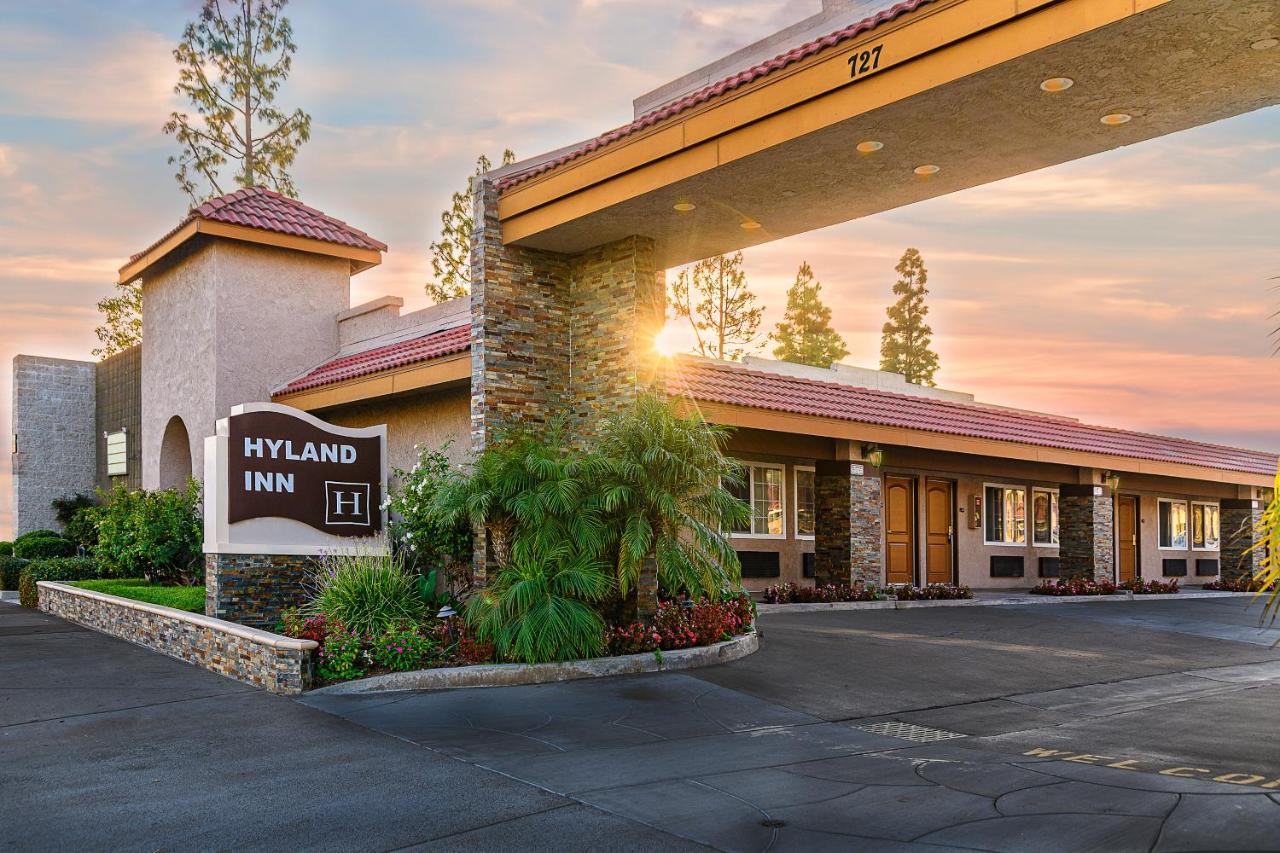 Hyland Inn Брея Экстерьер фото