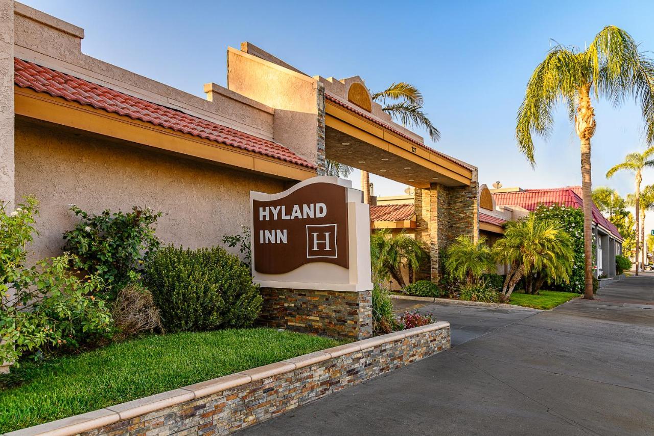 Hyland Inn Брея Экстерьер фото