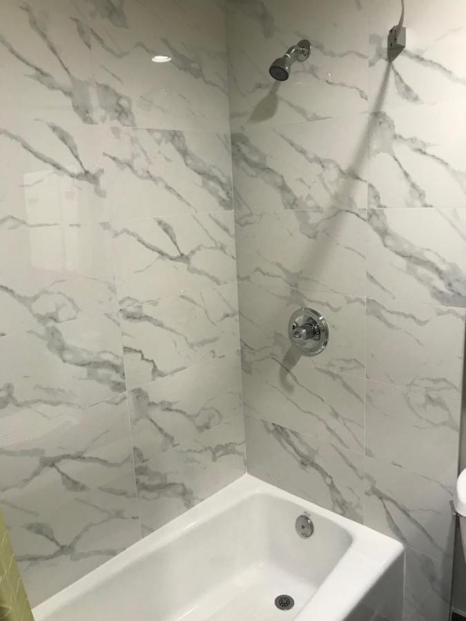 Hyland Inn Брея Экстерьер фото