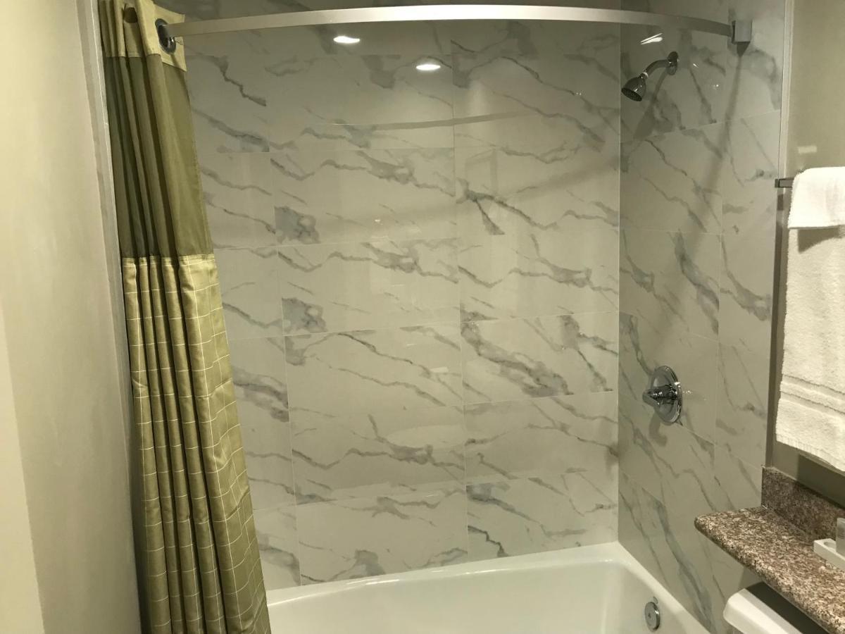 Hyland Inn Брея Экстерьер фото