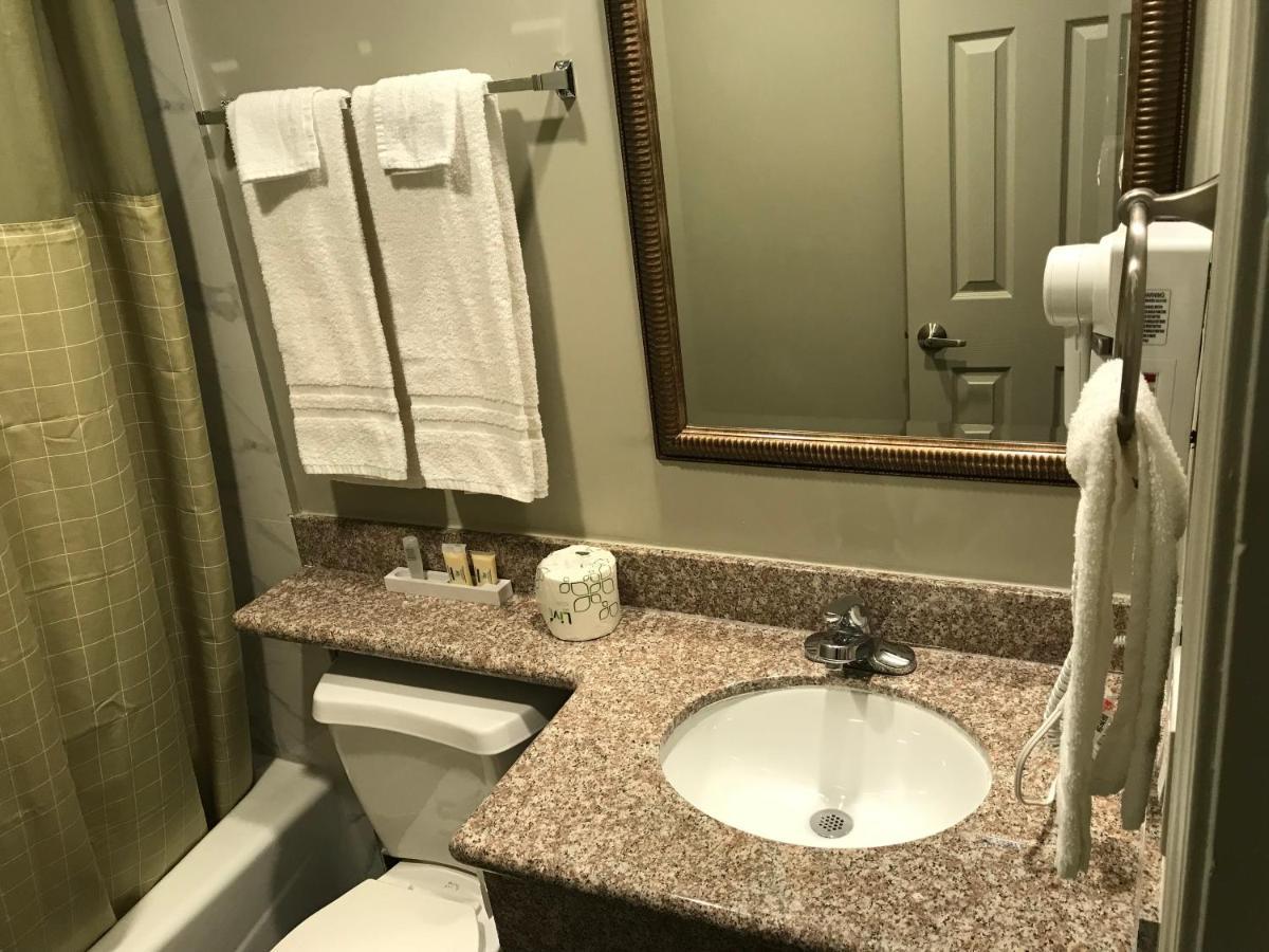 Hyland Inn Брея Экстерьер фото