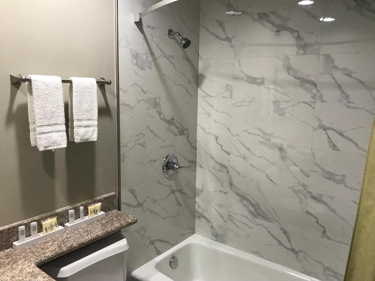 Hyland Inn Брея Экстерьер фото