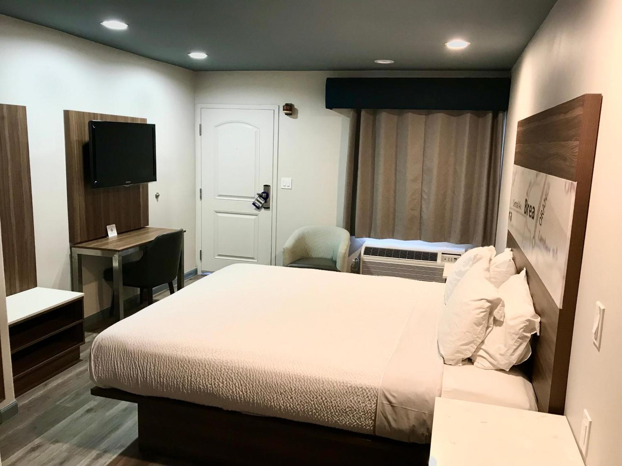 Hyland Inn Брея Экстерьер фото
