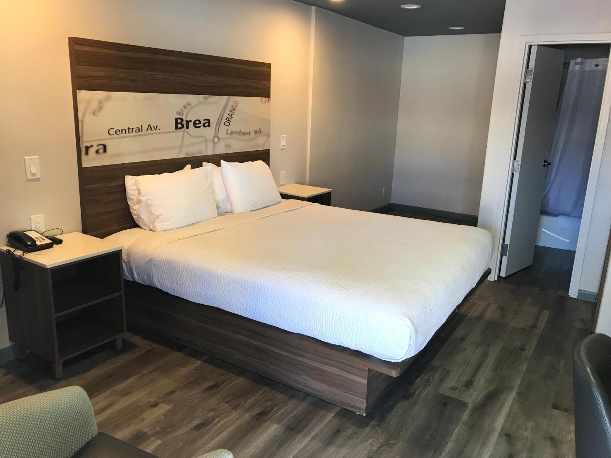 Hyland Inn Брея Экстерьер фото