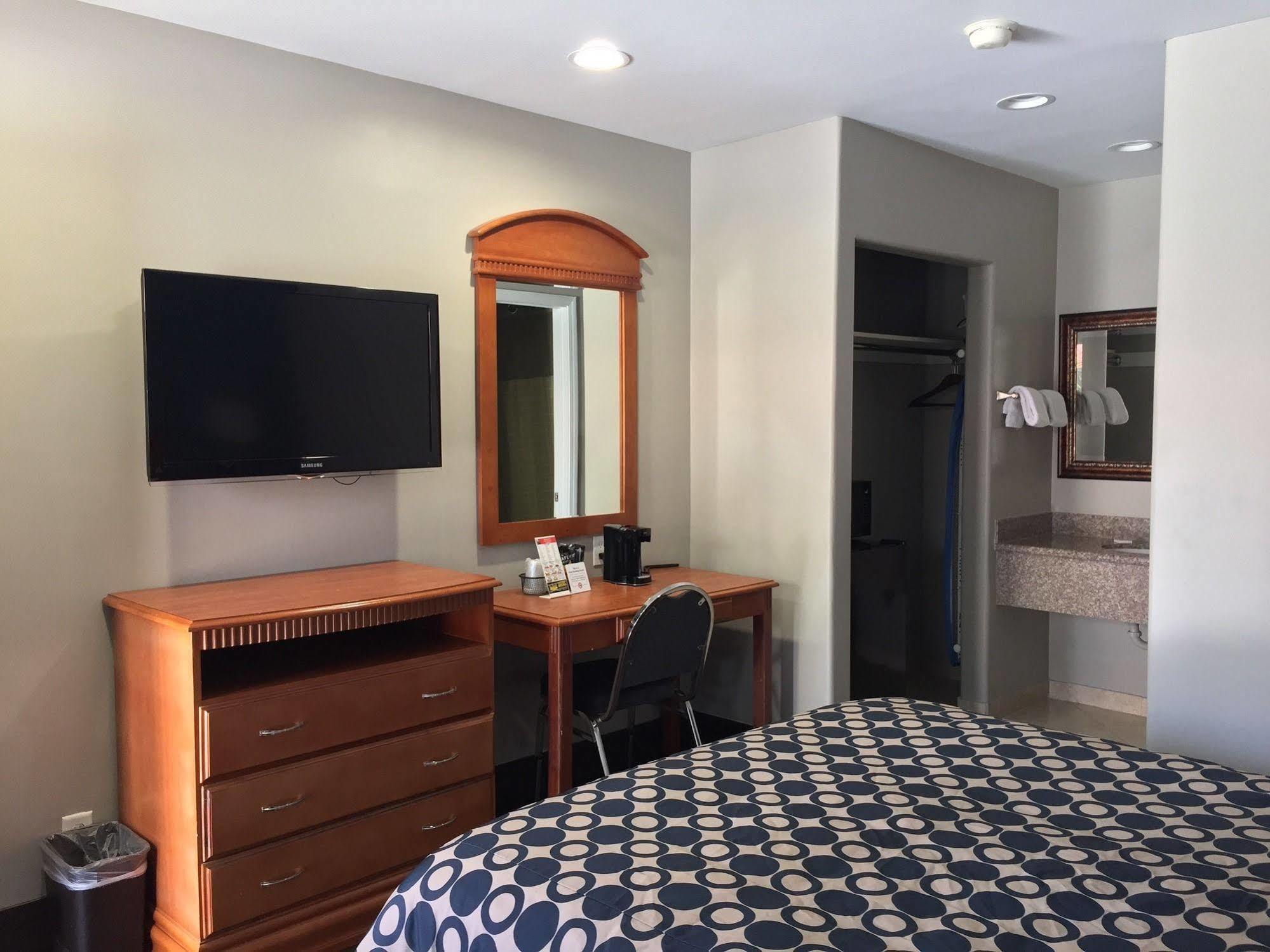 Hyland Inn Брея Экстерьер фото