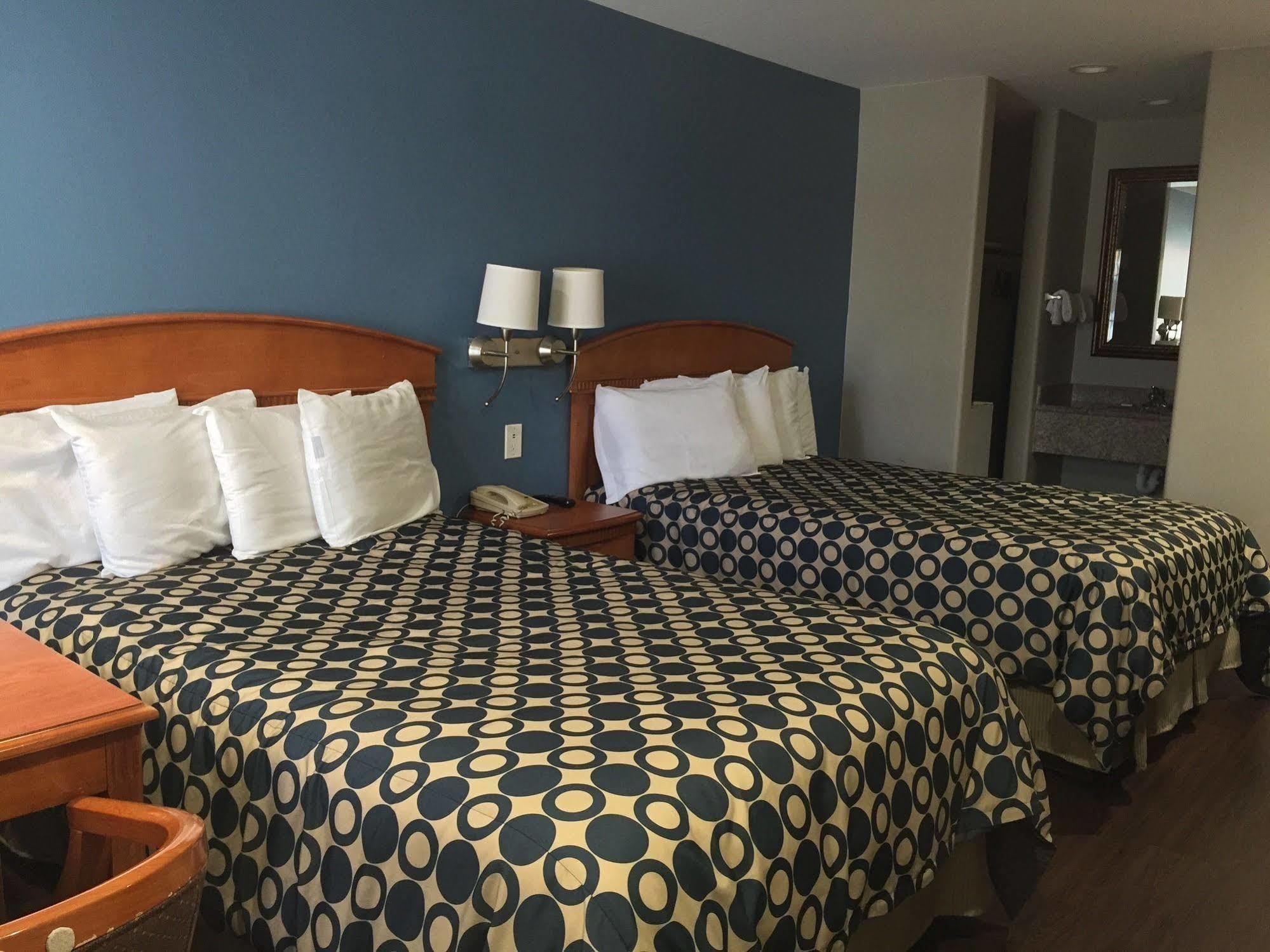 Hyland Inn Брея Экстерьер фото