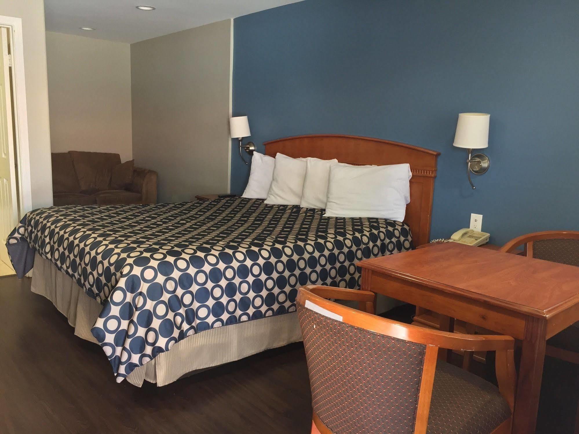 Hyland Inn Брея Экстерьер фото